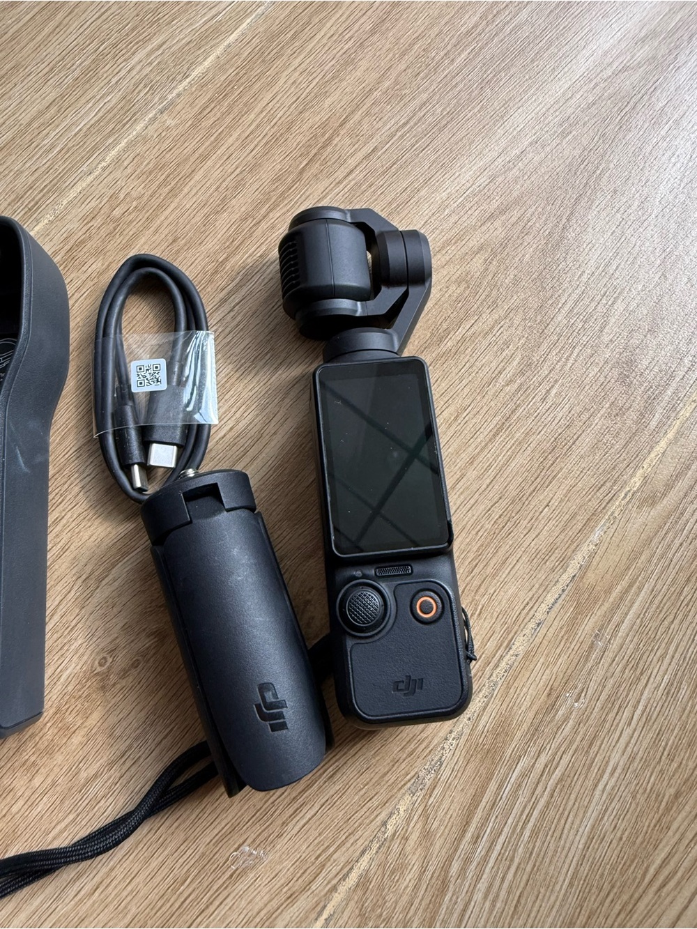 DJI Osmo Pocket 3 Camera Bundle - Black and Gray Accessories - Picture 2 of 4